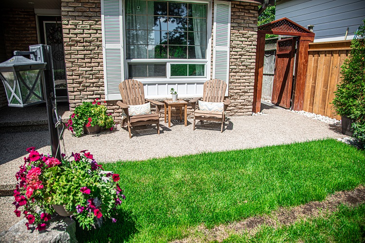 Stylish Entry and Outdoor Living with Exposed Aggregate Concrete